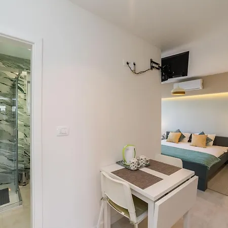 Apartman & - Free Parking 公寓 *