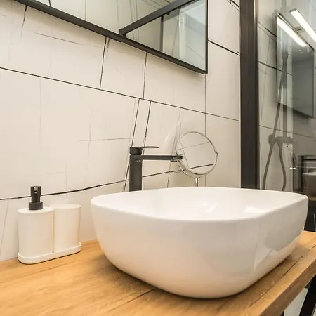 Apartman & - Free Parking 公寓 *